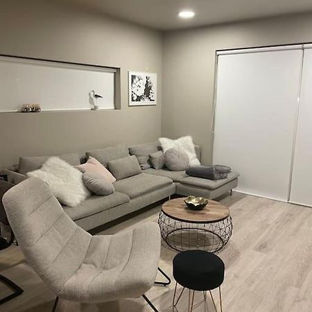 Beautiful Apartment Near Airport Njarthvik 외부 사진