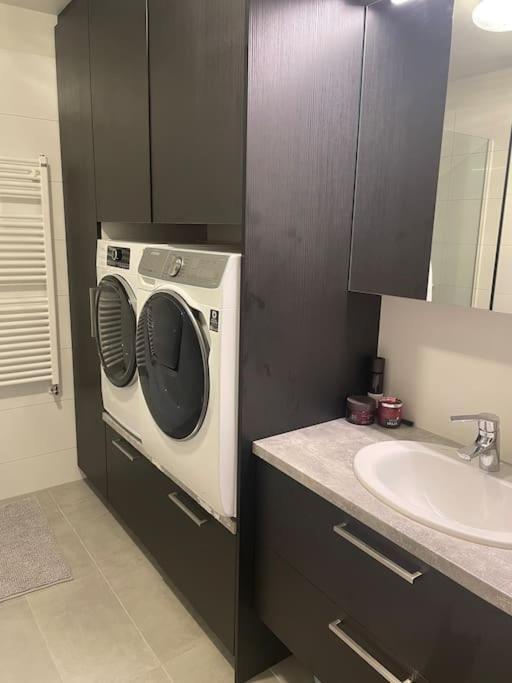 Beautiful Apartment Near Airport Njarthvik 외부 사진