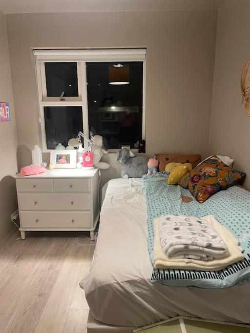 Beautiful Apartment Near Airport Njarthvik 외부 사진