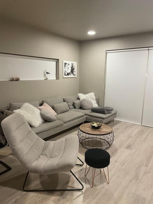 Beautiful Apartment Near Airport Njarthvik 외부 사진
