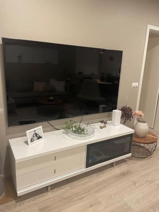 Beautiful Apartment Near Airport Njarthvik 외부 사진
